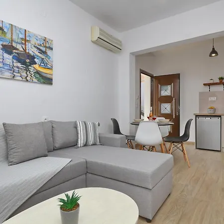 Tsoukalaria * Σκόπελος