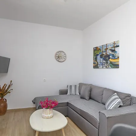 Tsoukalaria Apartment *