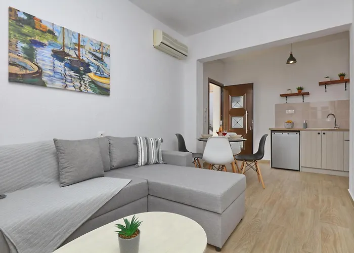 Tsoukalaria * Skopelos Town