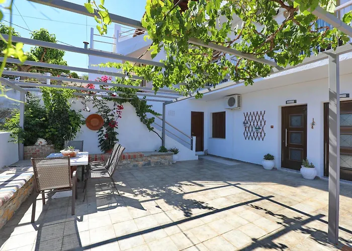 Tsoukalaria * Skopelos Town